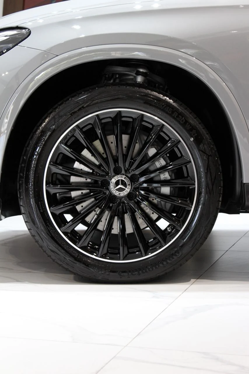 Mercedes-Benz GLC 300 de 4MATIC Coupé AMG Line photo 4
